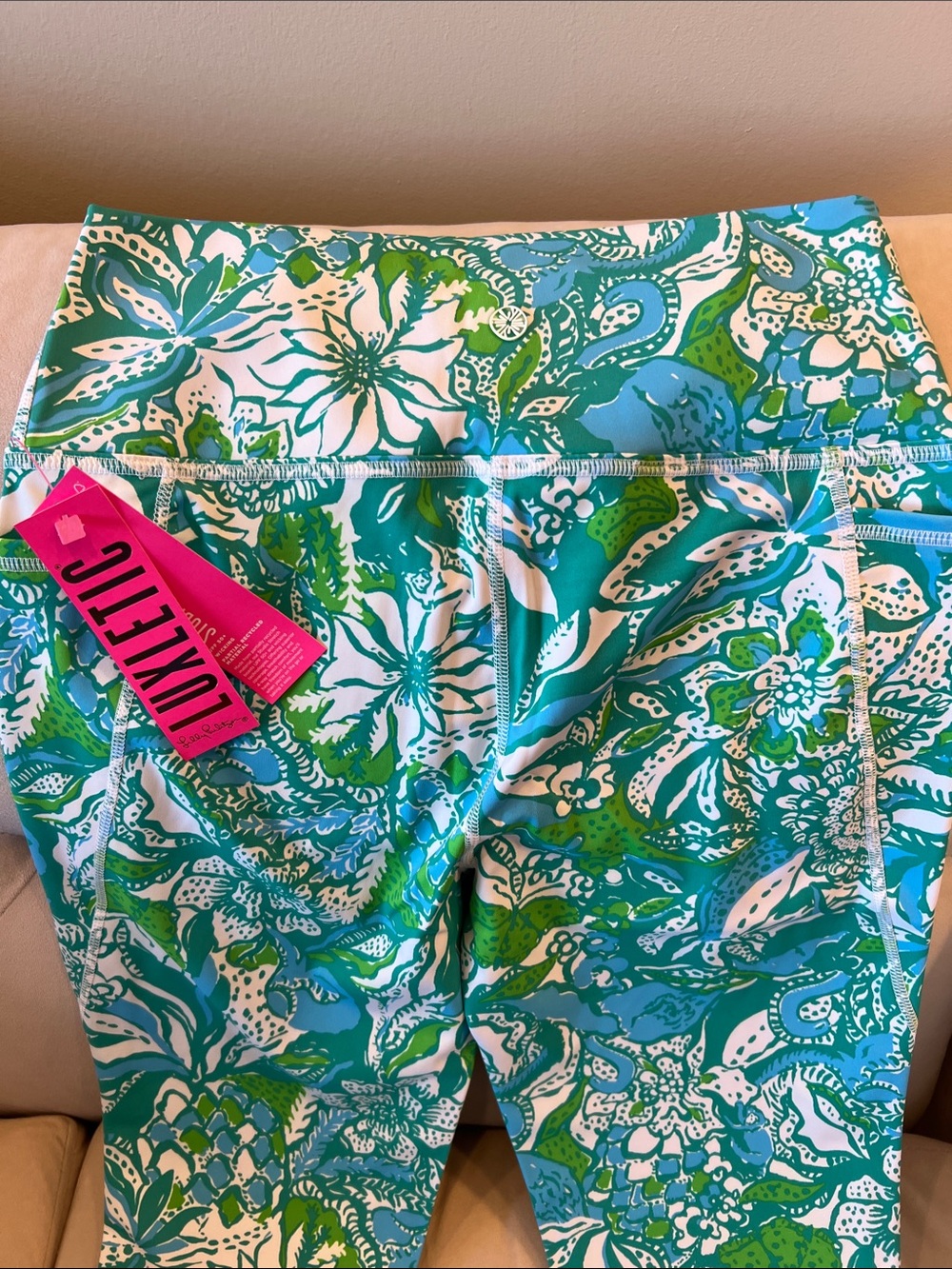 NWT Lilly Pulitzer “Studio Stretch” UPF 50+ Green & White Floral Leggings - Picture 7 of 10